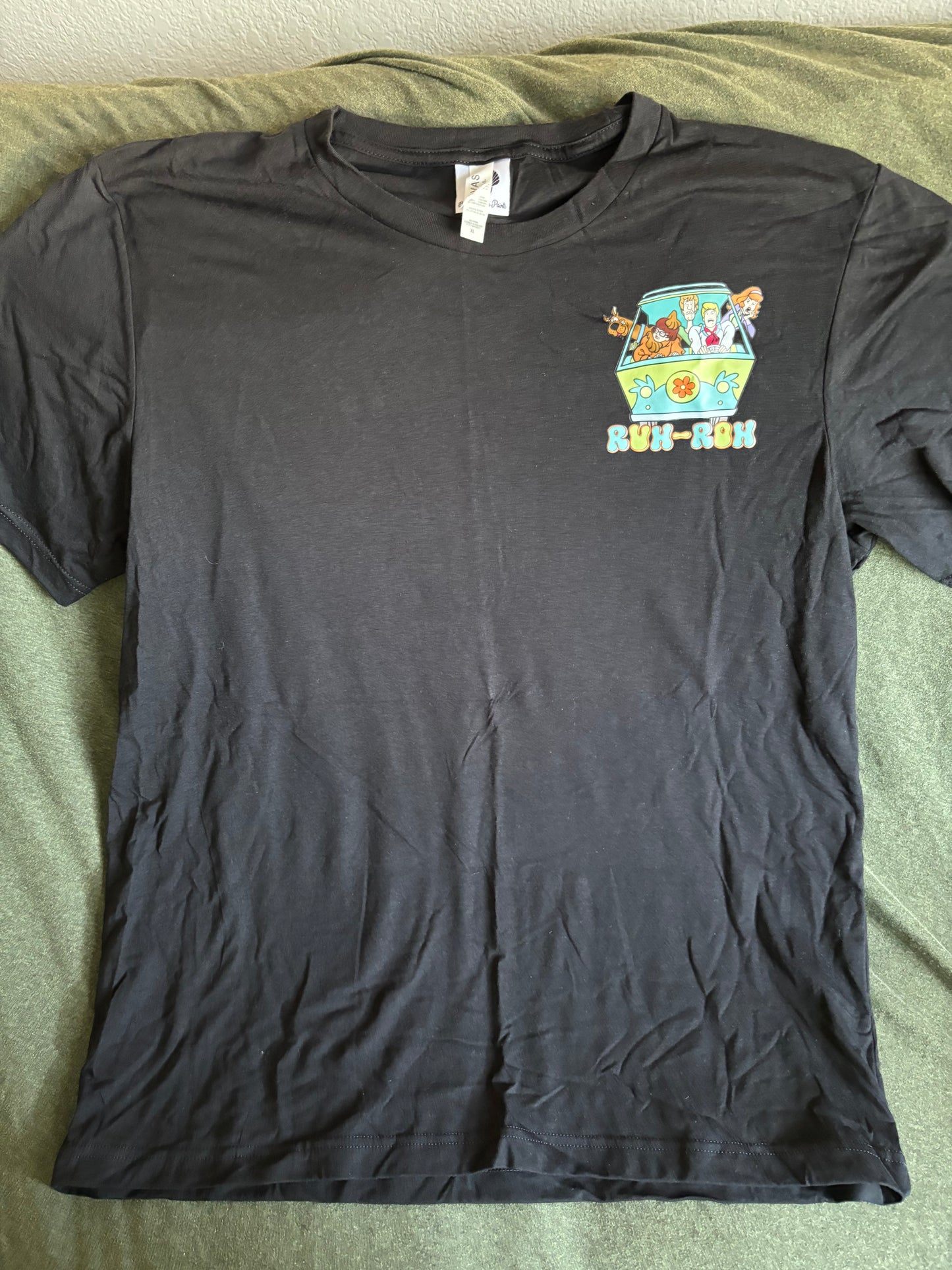 Running on Scooby Snacks & Mysteries Ruh Roh black short sleeve t shirt XL